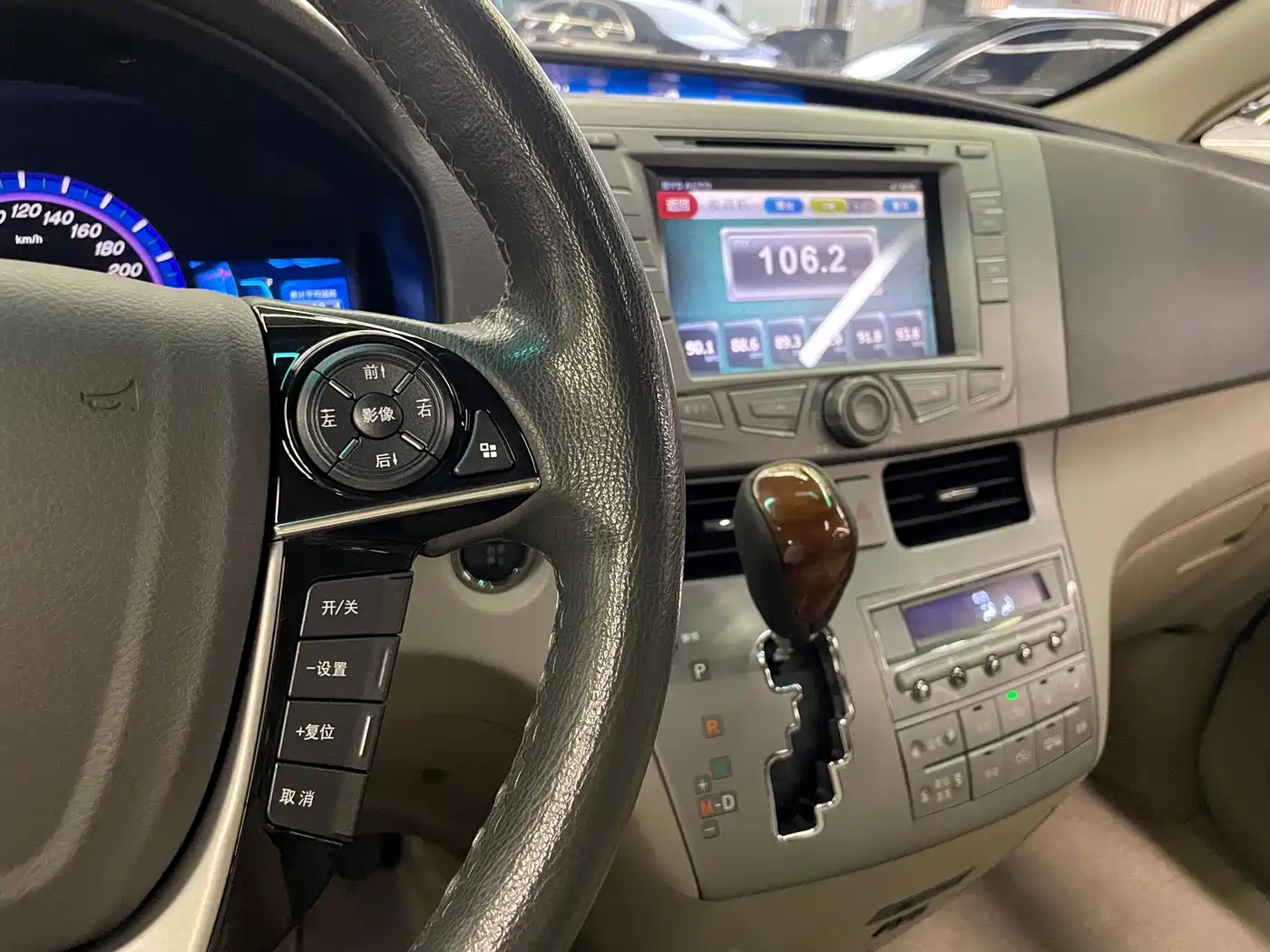 BYD M6 2014 2013 2.4L Automatic Premium