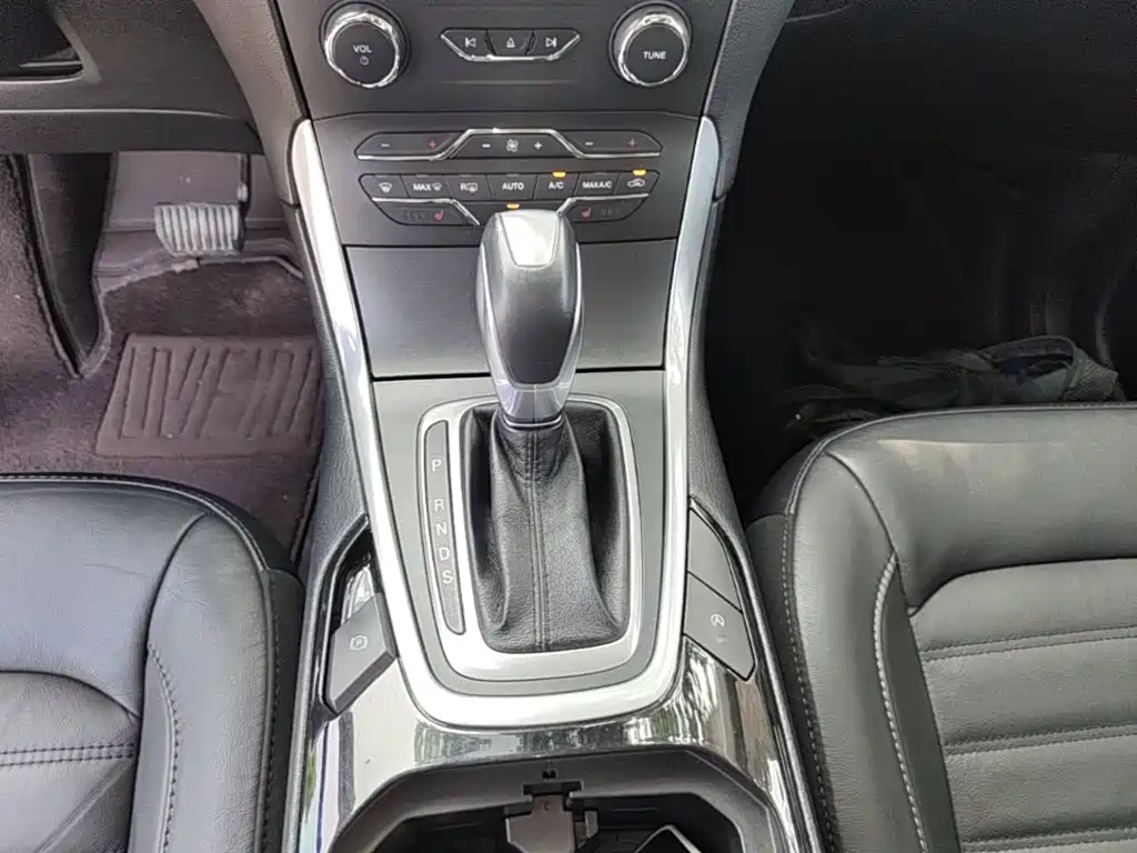 Фото 14 - Ford Edge