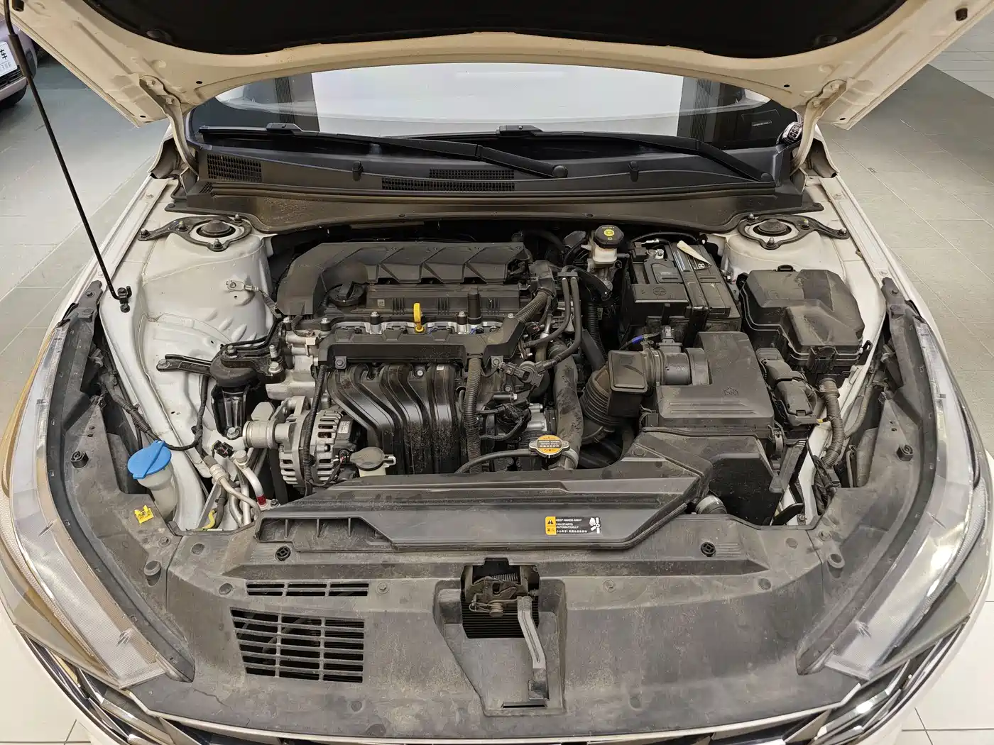 Hyundai Elantra 2021 1.5L CVT LUX Premium Edition фото 34