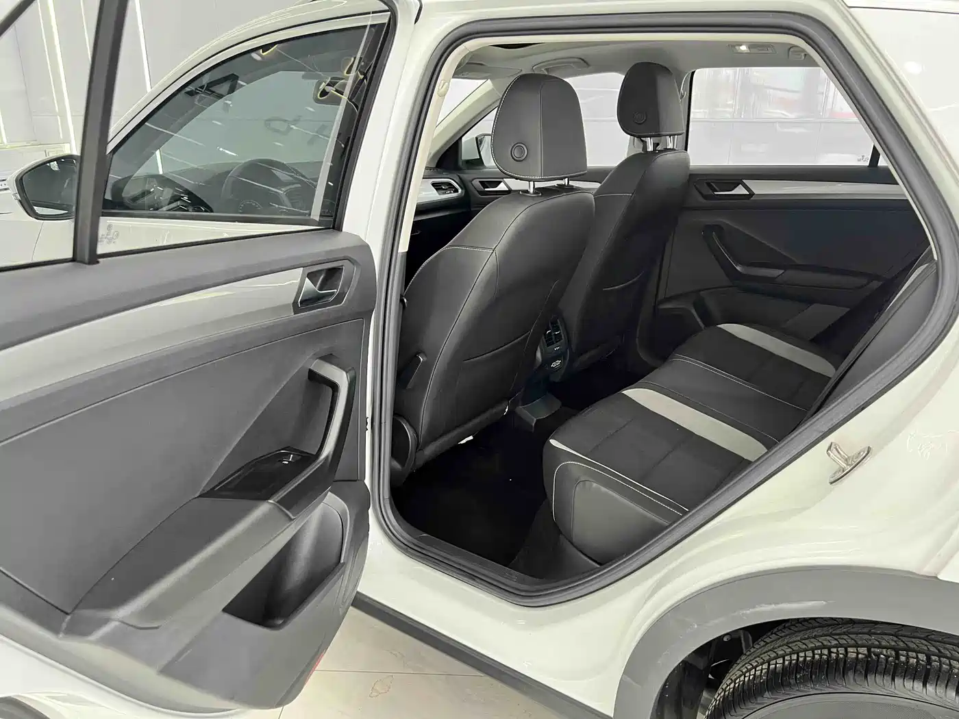 Volkswagen T-ROC 2022 280TSI DSG 2WD Comfort PLUS фото 11