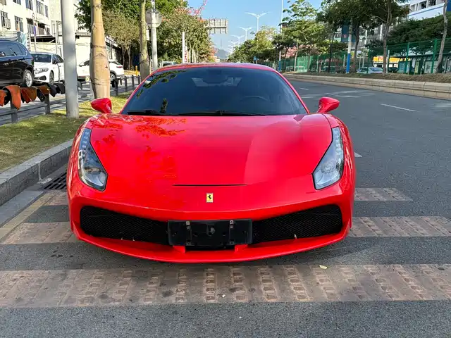 FERRARI 488