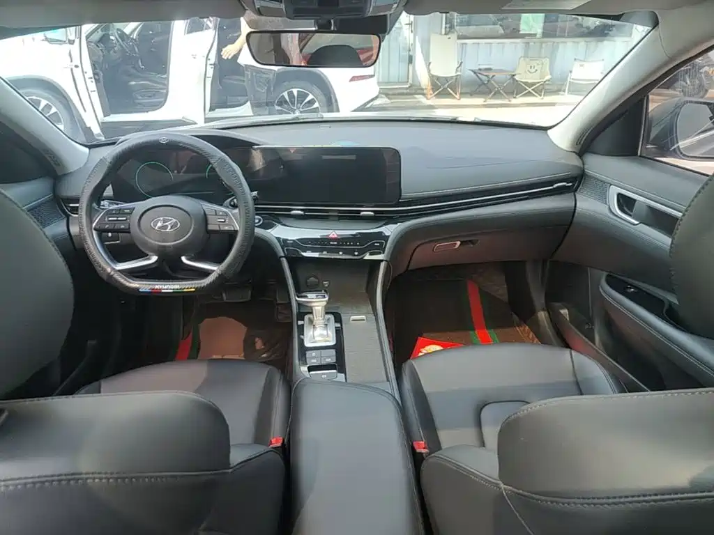 Hyundai Mistra 2021 2021 1.8L CVT LUX Premium