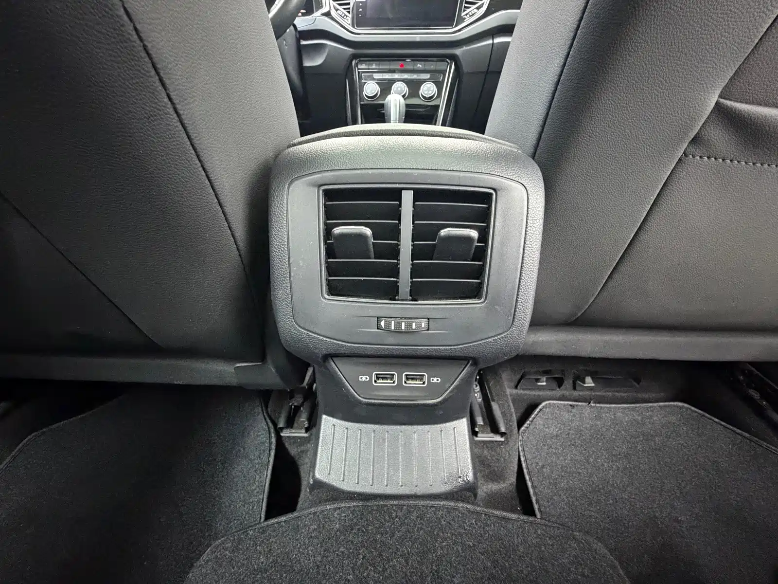 Фото 16 - Volkswagen T-ROC