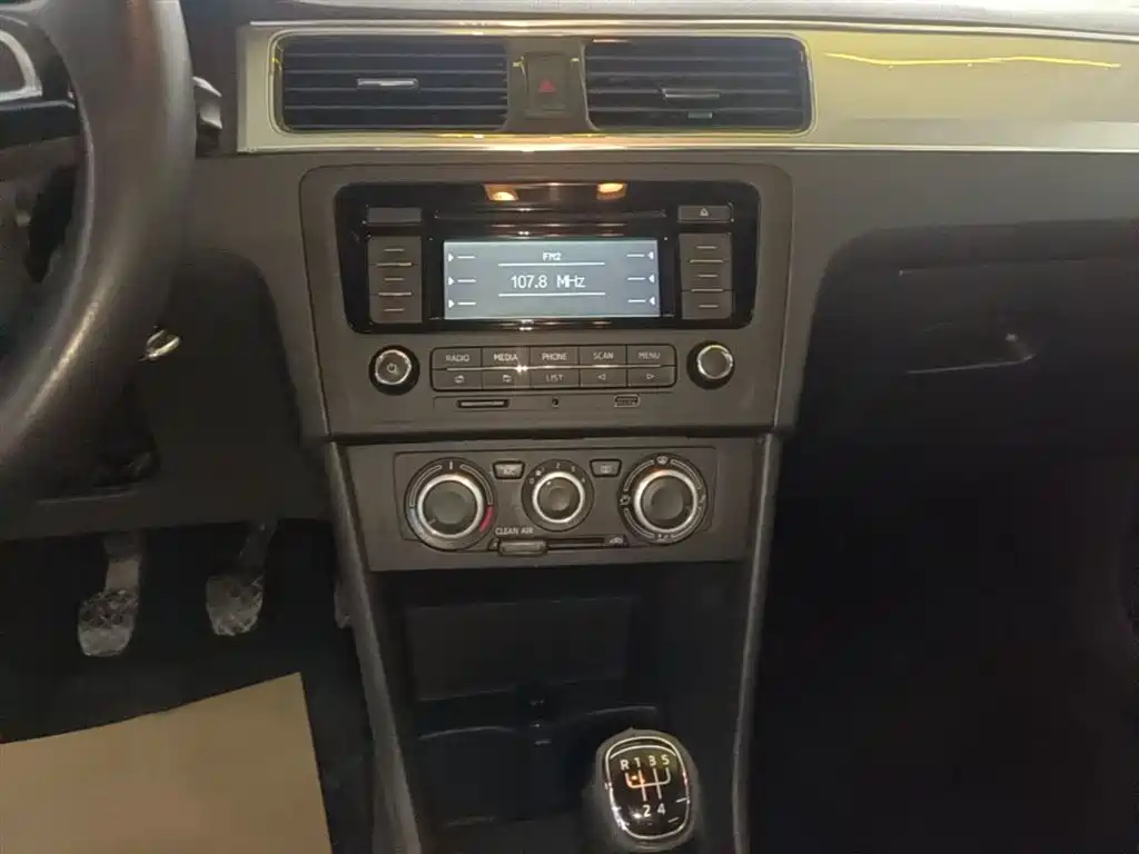 Škoda Skoda Rapid Spaceback 2018 1.6L Manual Comfort фото 13