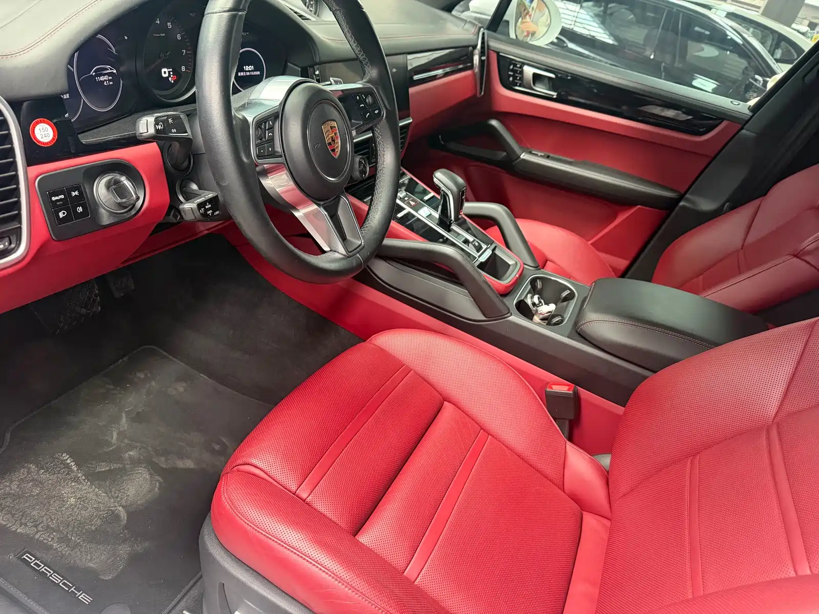 Фото 8 - Porsche Cayenne