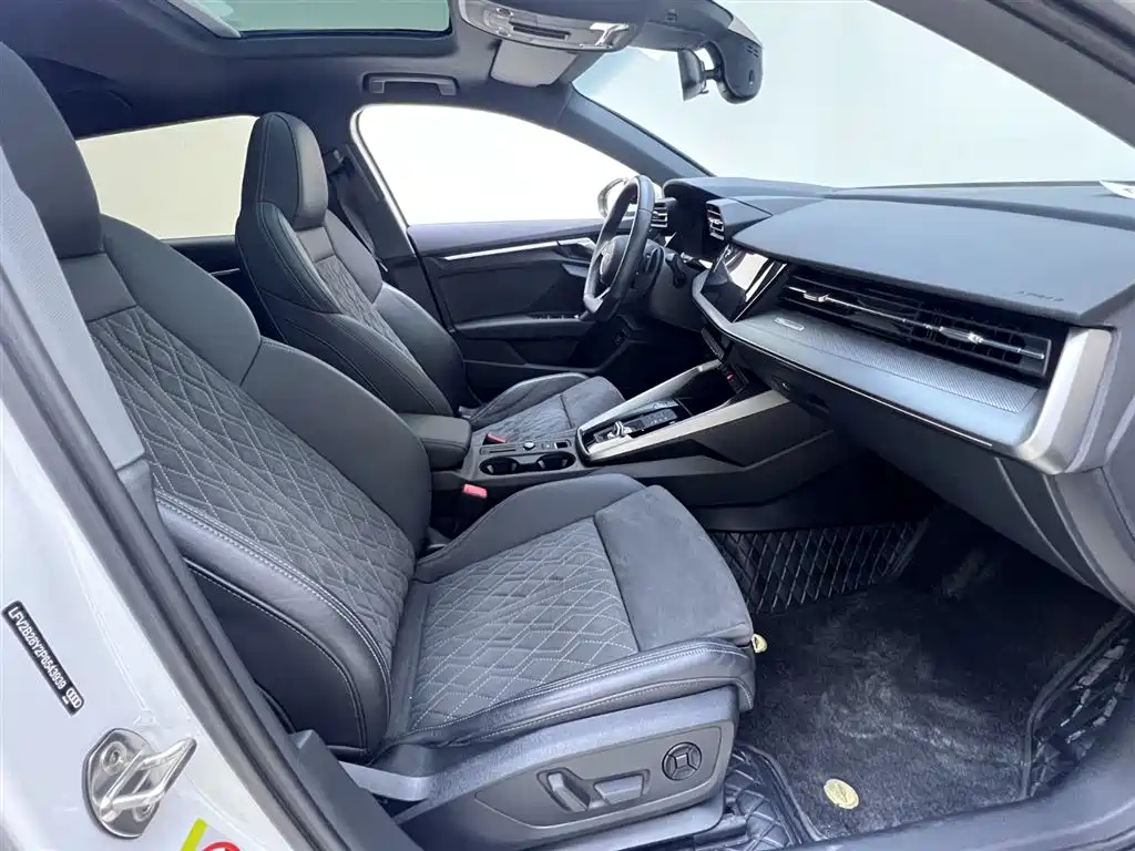 Audi A3 2023 Facelift Sportback 35 TFSI Luxury Sport фото 19