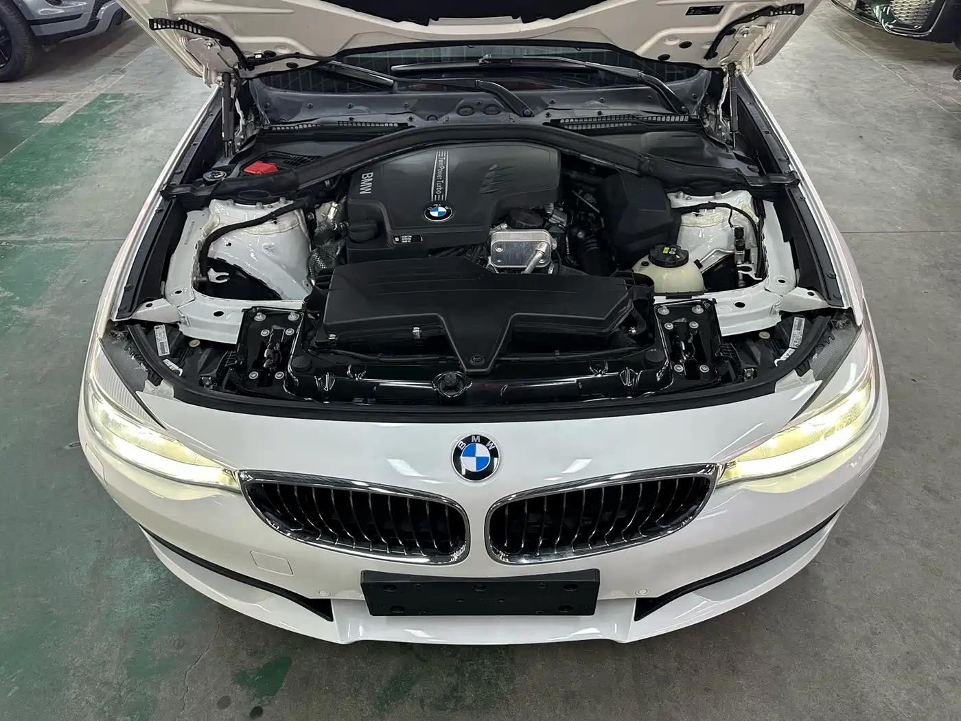 BMW 3 Series GT 2013 Model 320i Leading фото 19