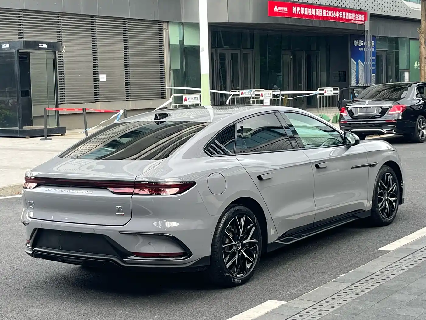 BYD Han 2025 2025 DM-i Smart Driving Edition 125KM Honor