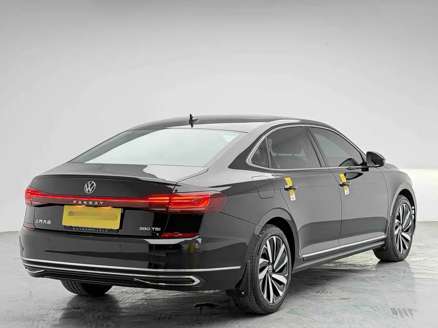Volkswagen Passat 2024 380TSI Elite Edition фото 6