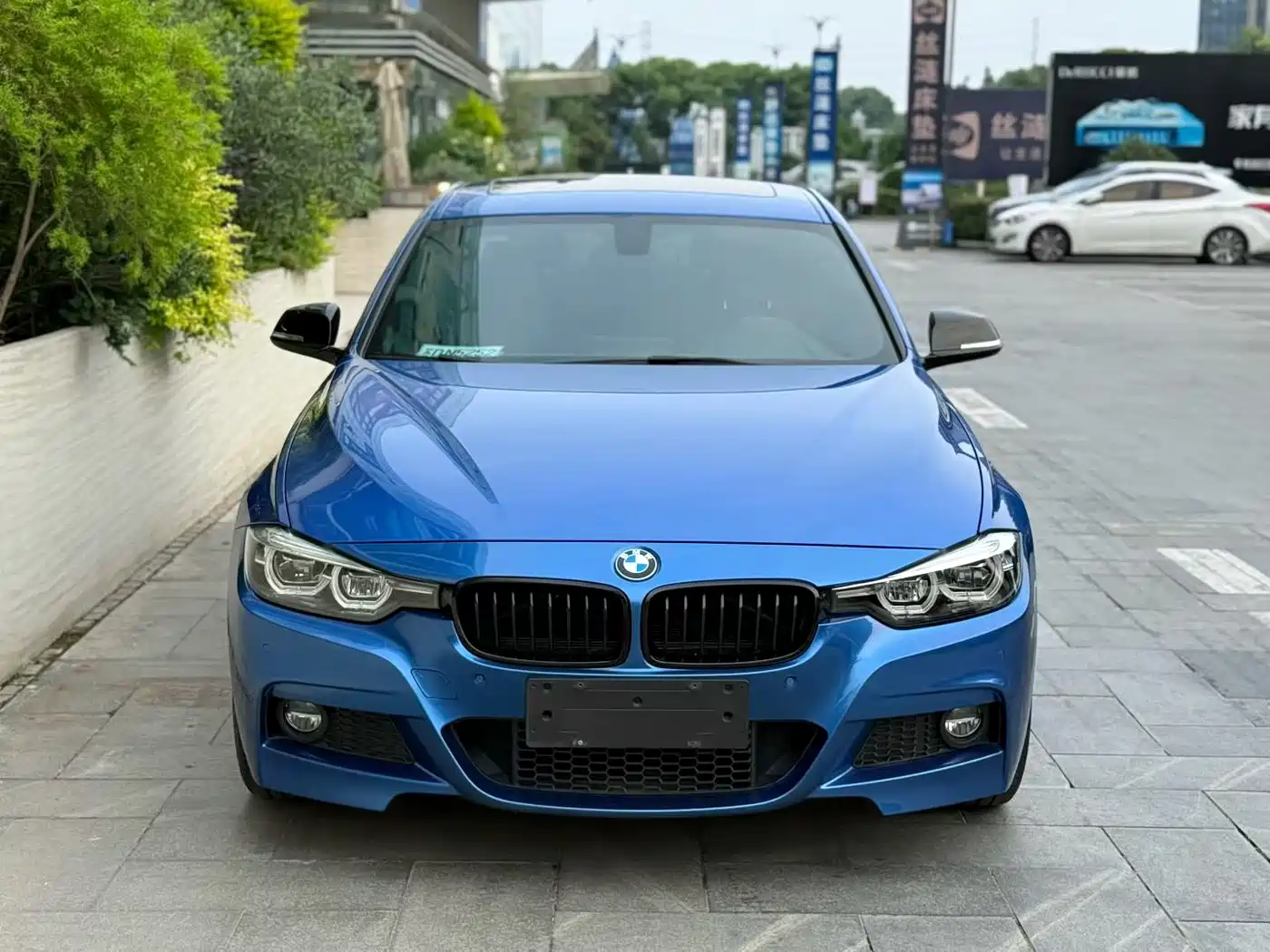 BMW 3 Series 2019 320i M Sport Black Night Edition фото 2