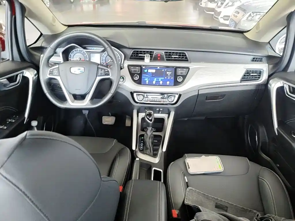 Фото 10 - Geely Vision X3