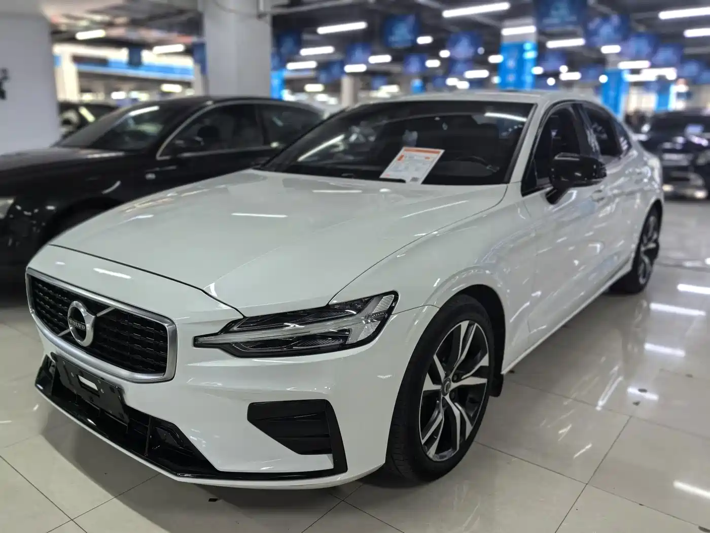 Фото 1 - Volvo S60