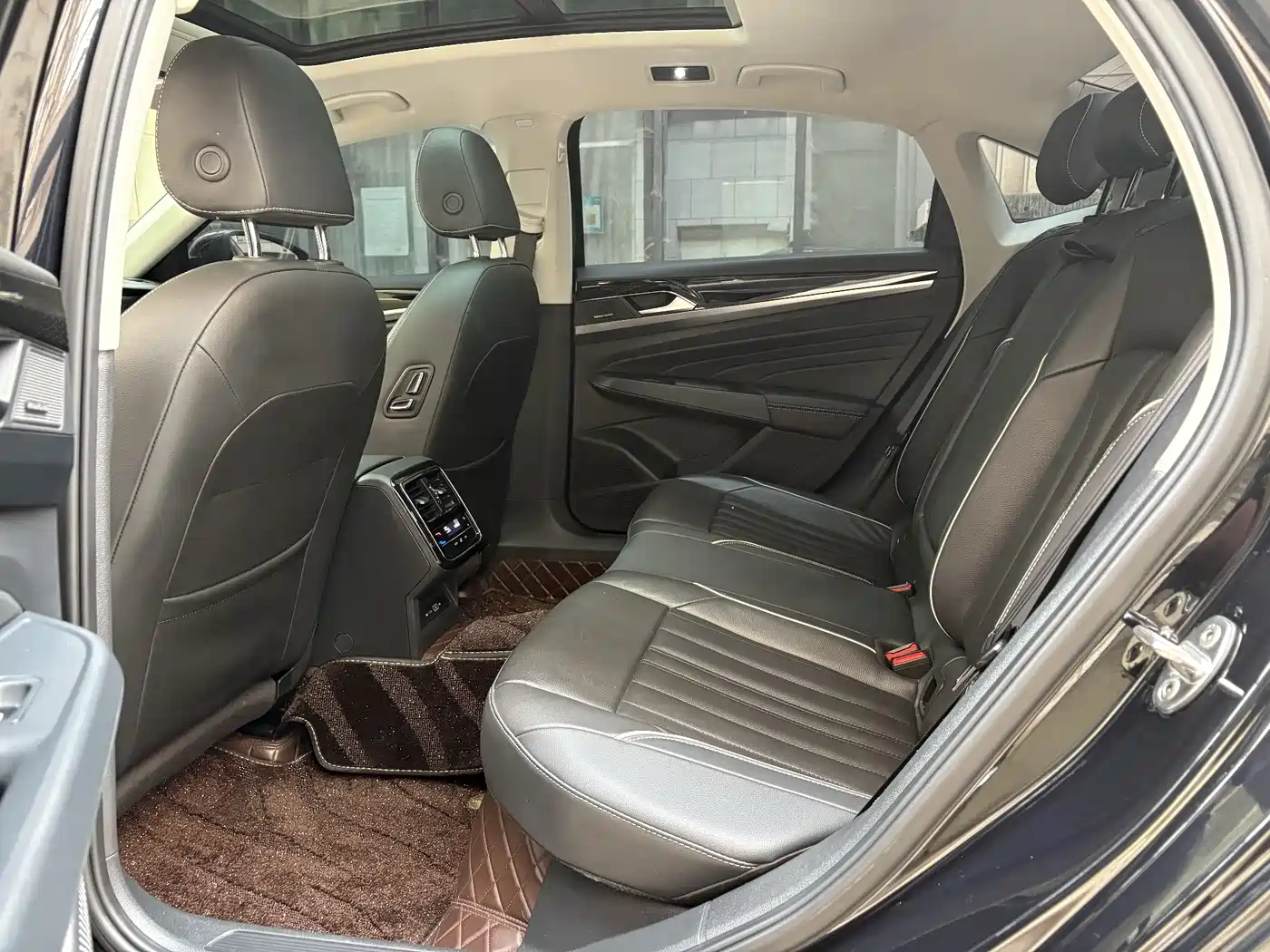 Volkswagen Passat 2022 330TSI Starlight Elite Edition фото 16