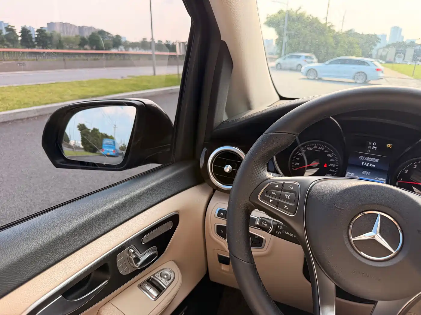 Mercedes-Benz V-Class 2018 V 260 L Premium Long Wheelbase Edition China VI фото 8
