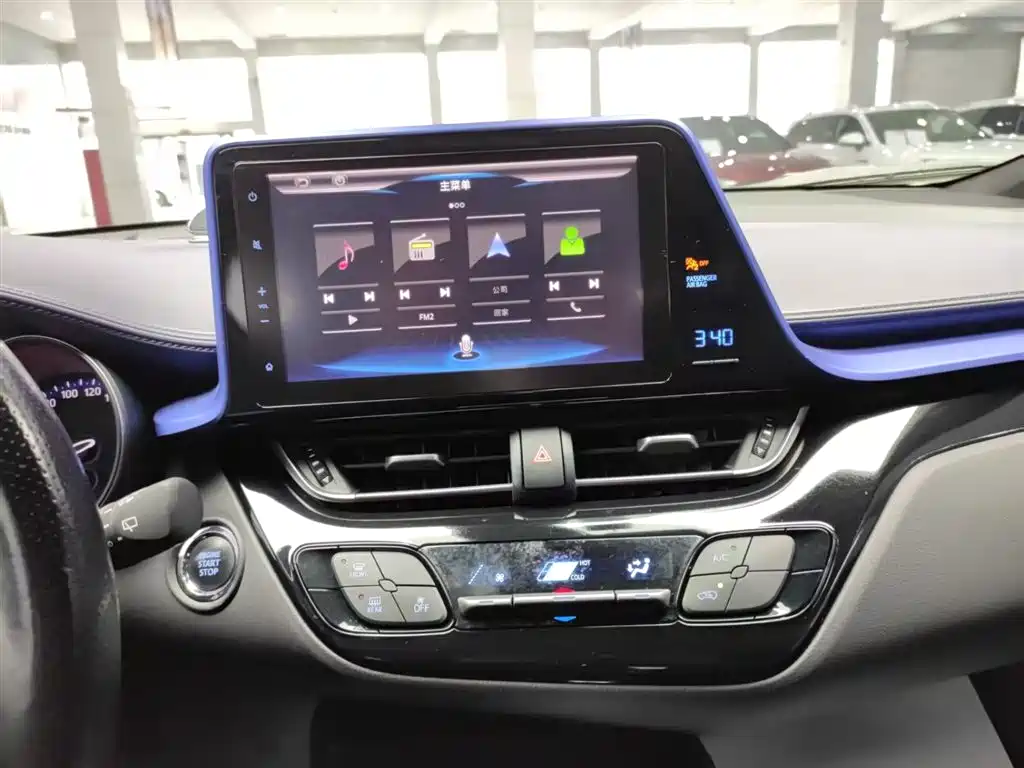 Toyota C-HR 2020 Model 2.0L Leading фото 18
