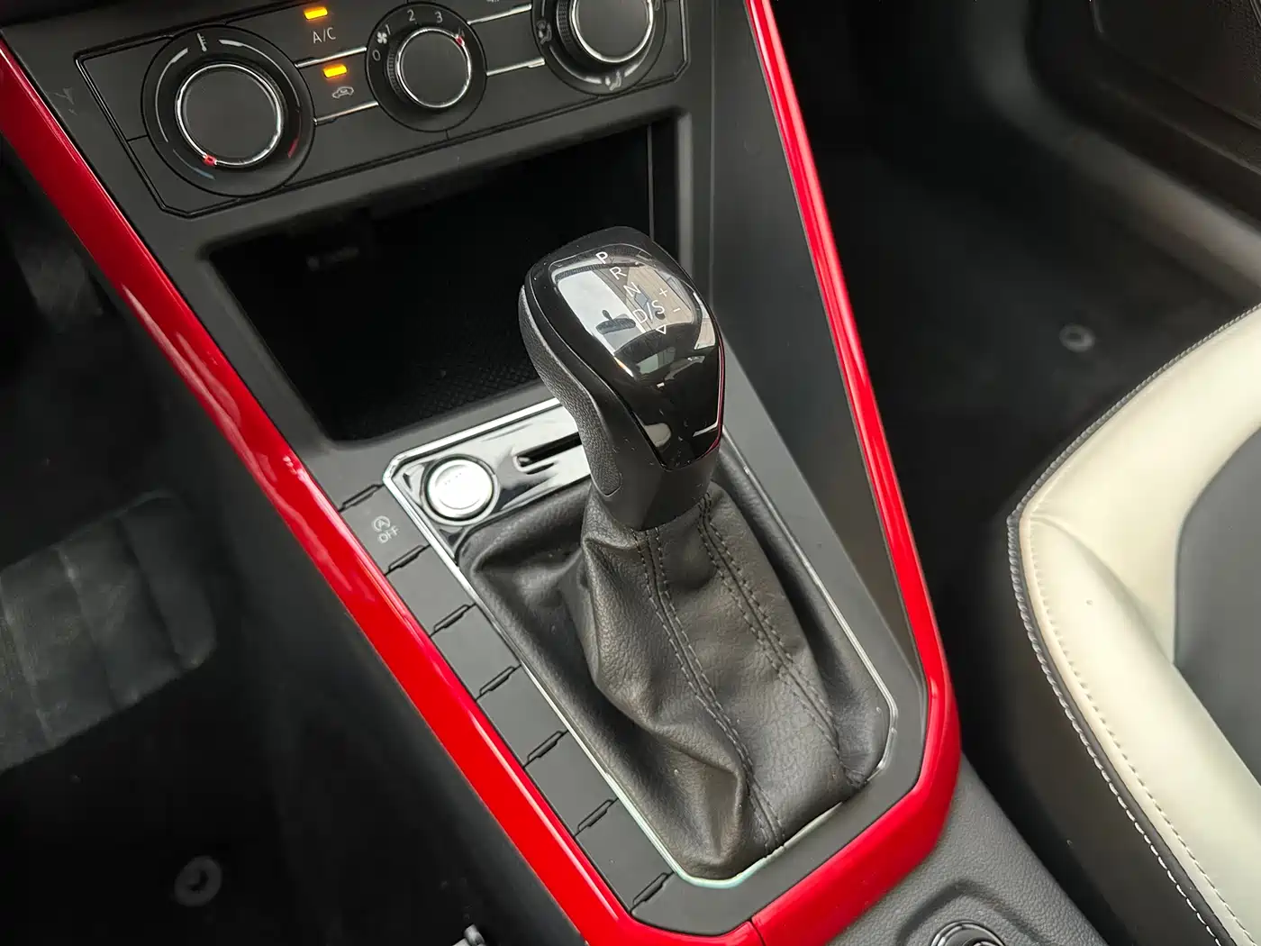 Volkswagen Polo 2023 Facelift Plus 1.5L Auto Chroma Tech Edition фото 10