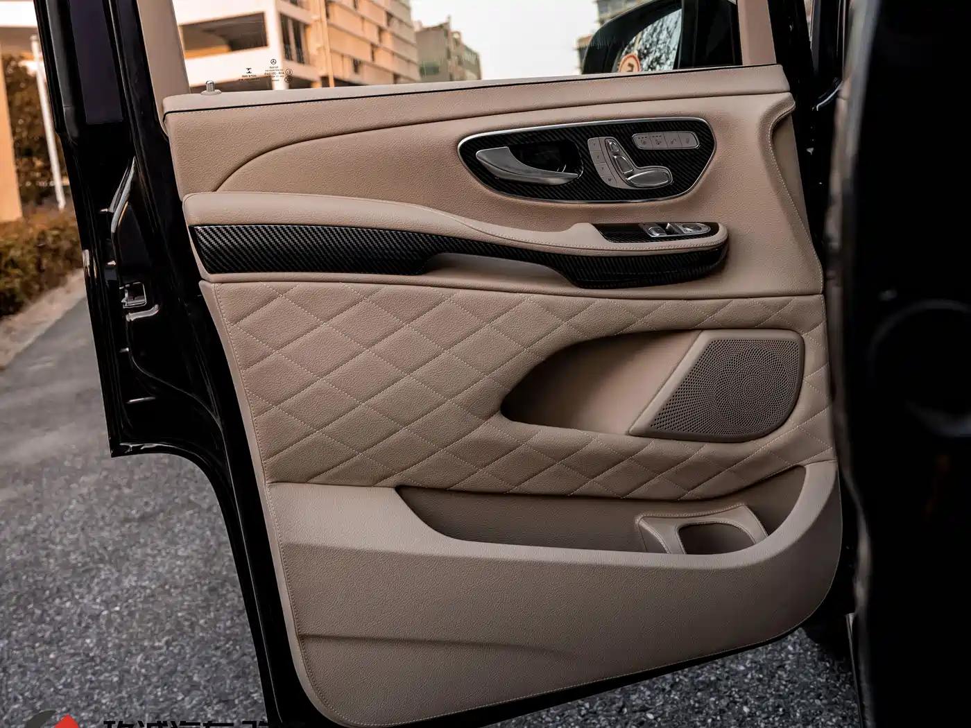 Mercedes-Benz V-Class 2017 Model V 260 Pilot Edition фото 8