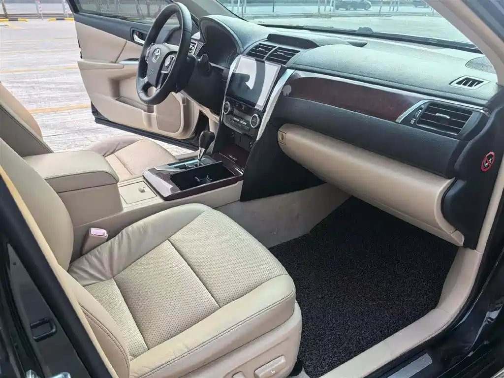 Toyota Camry 2012 2.5G Luxury Edition фото 8