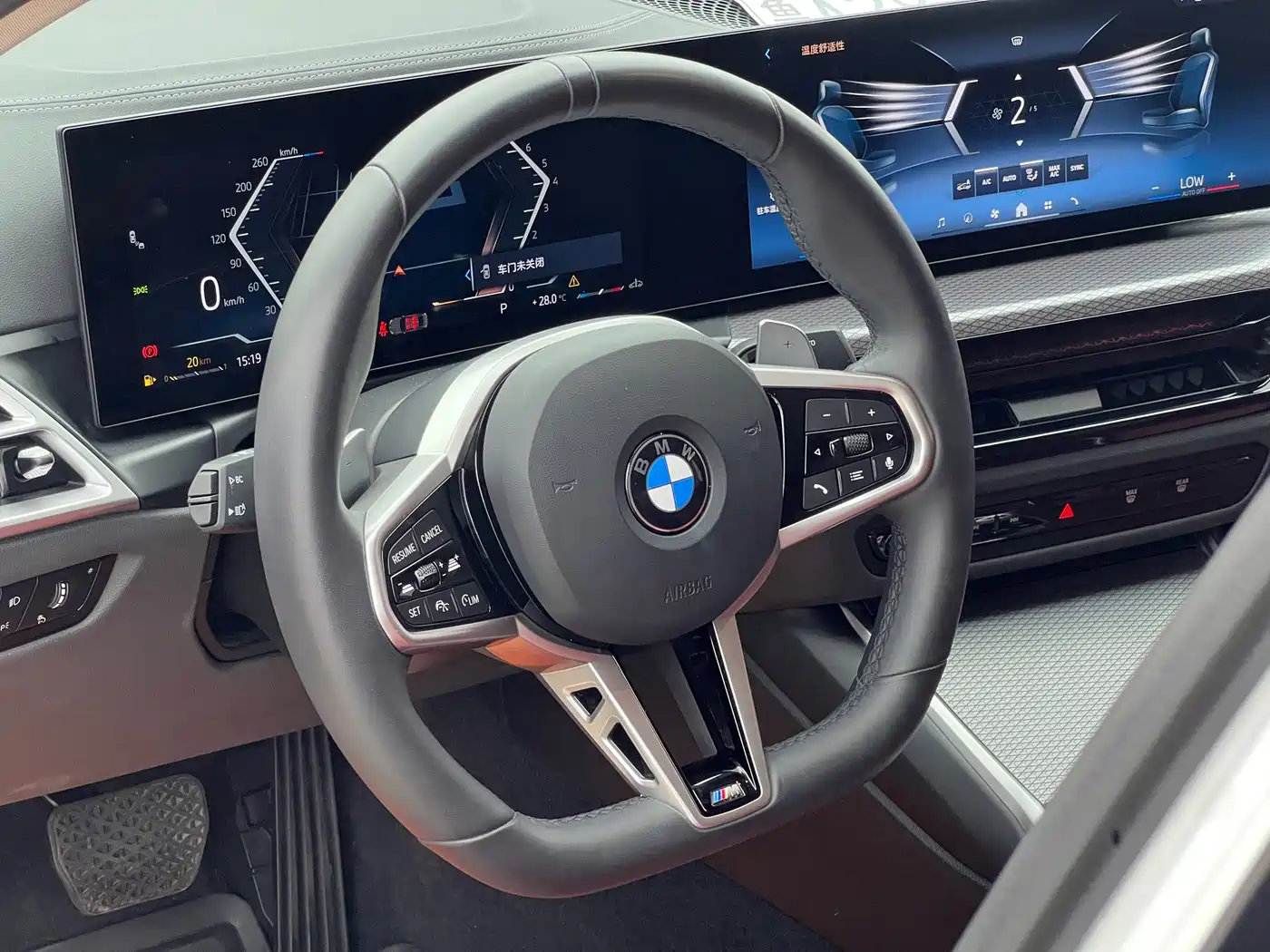 BMW 3 Series 2025 330Li M Sport Night Edition фото 8