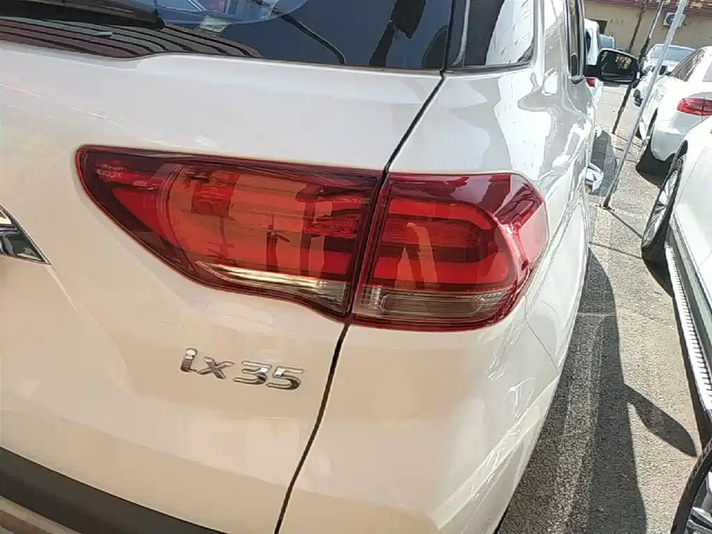 Hyundai Beijing Hyundai ix35 2019 2.0L Automatic 2WD Zhiyong·Enjoy China V фото 8