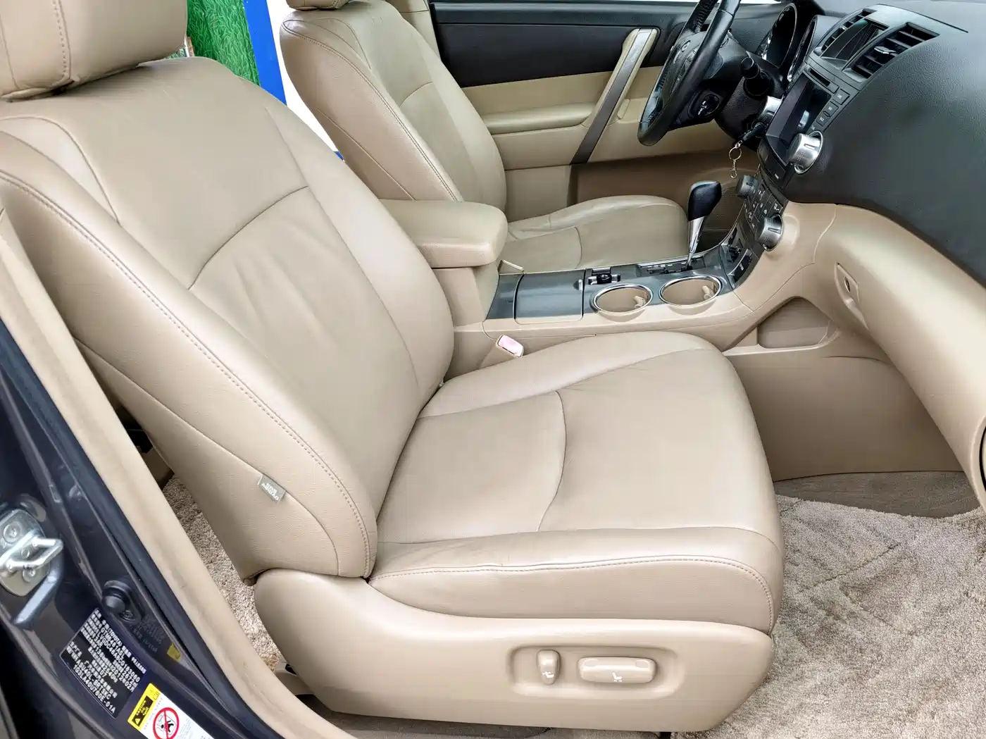 Toyota Highlander 2011 2.7L 2WD 7-seat Luxury фото 21