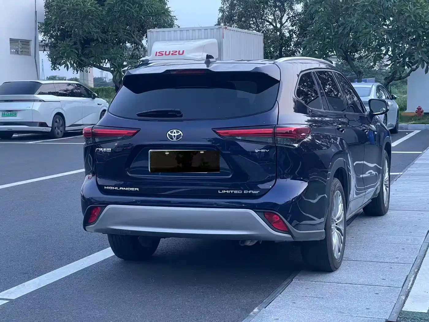 Toyota Highlander 2024 2.5L Smart Hybrid 4WD Ultimate 7-seater фото 12