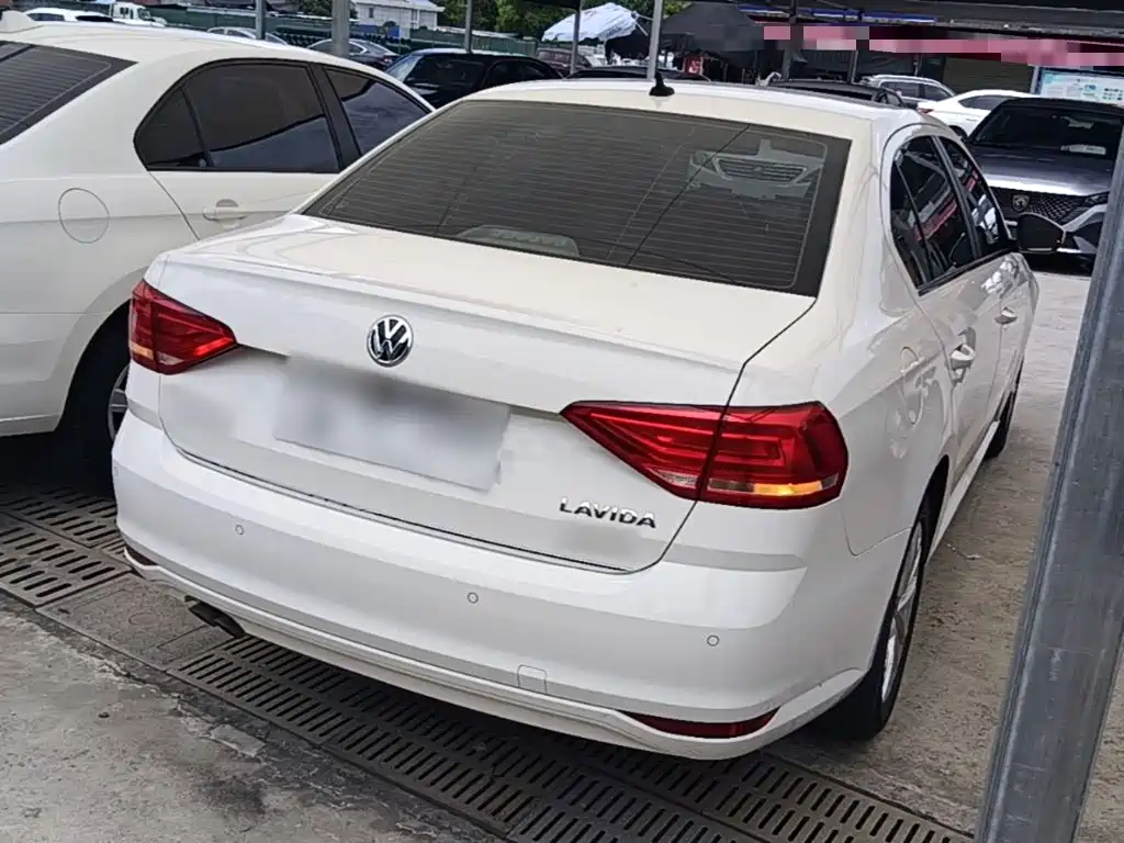 Фото 7 - Volkswagen Lavida