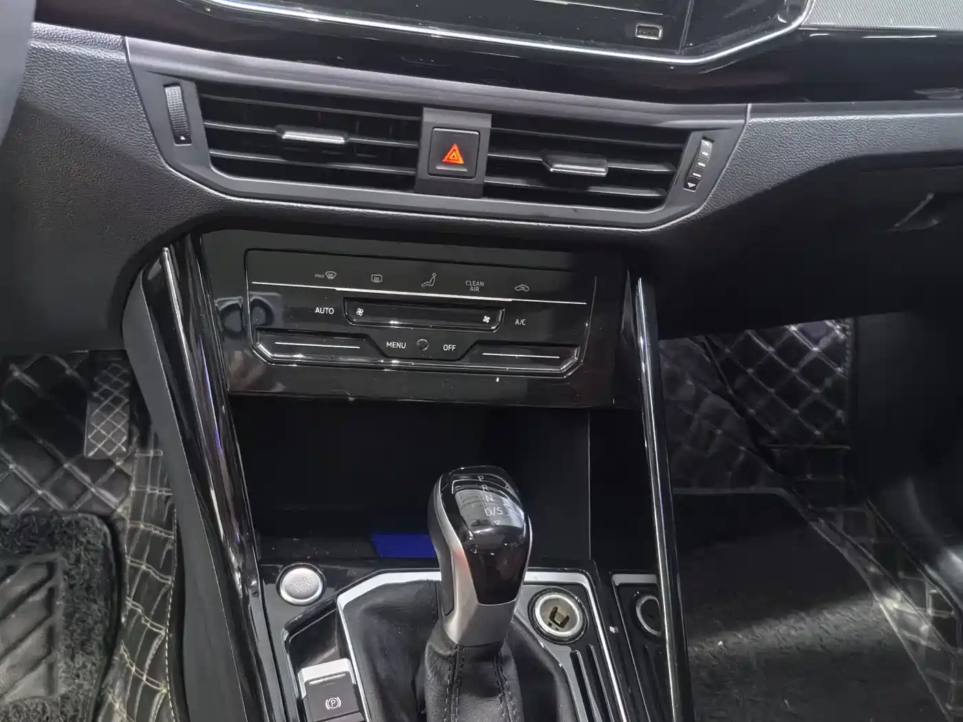 Volkswagen Tayron 2022 330TSI 2WD Luxury Smart Connect Edition фото 10