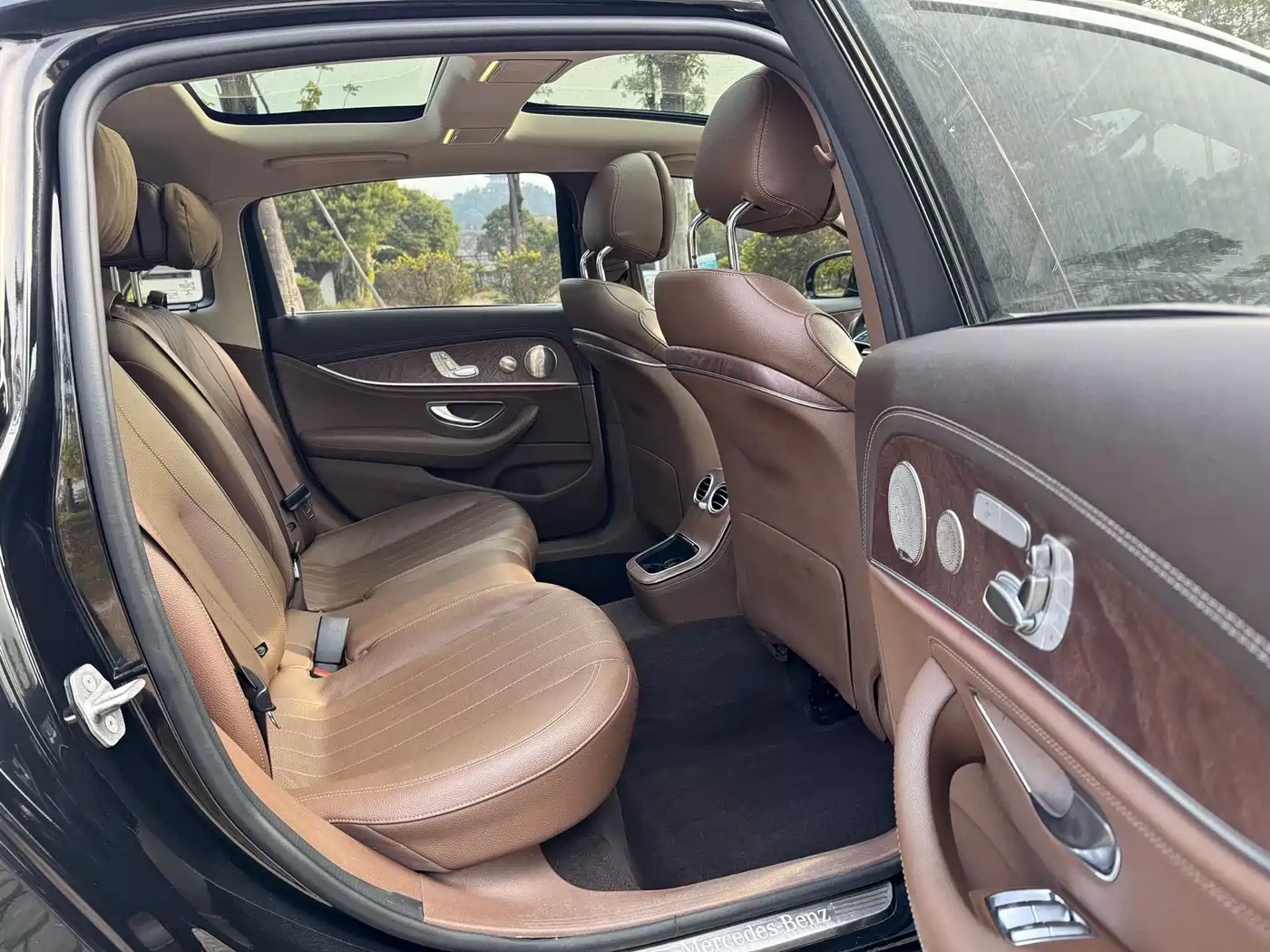 Mercedes-Benz E-Class 2021 E 300 L Luxury фото 8