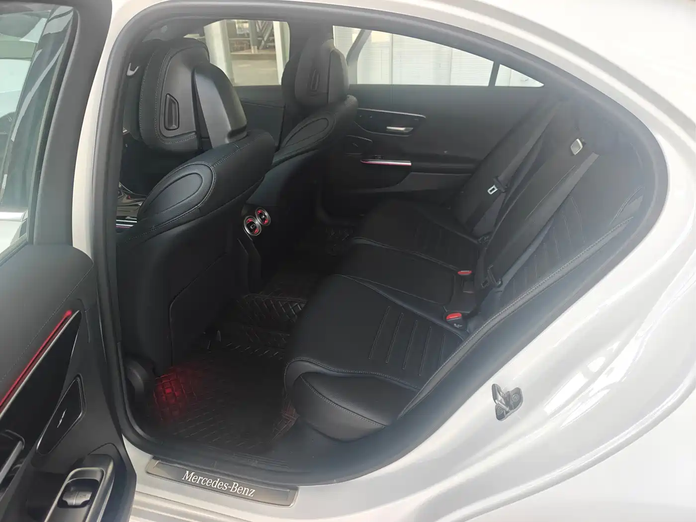 Mercedes-Benz C-Class New Energy 2025 C 350 eL фото 4