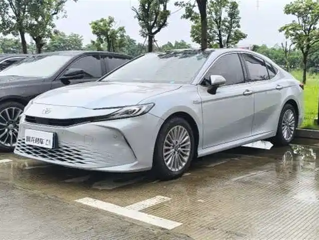 Toyota Camry 2024 Hybrid 2.0HG Premium Edition — фото 1