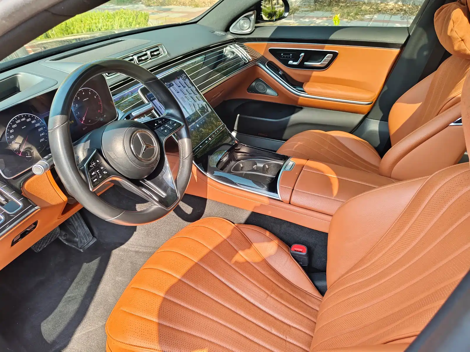 Photo 31 - Mercedes-Benz S-Class