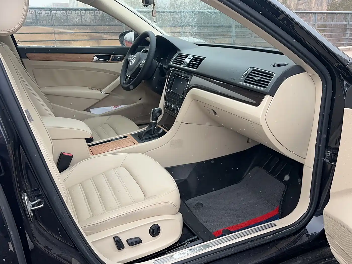 Volkswagen Passat 2014 1.8TSI DSG Executive Edition фото 23