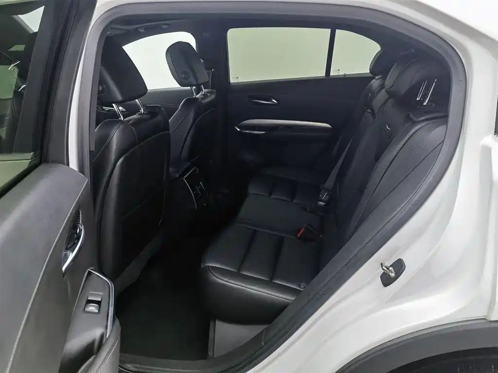 Cadillac XT4 2018 Model 28T 2WD Luxury фото 15
