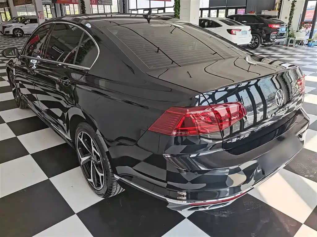 Volkswagen Magotan 2023 Model 2 Million Commemorative Edition 330TSI DSG Luxury фото 13