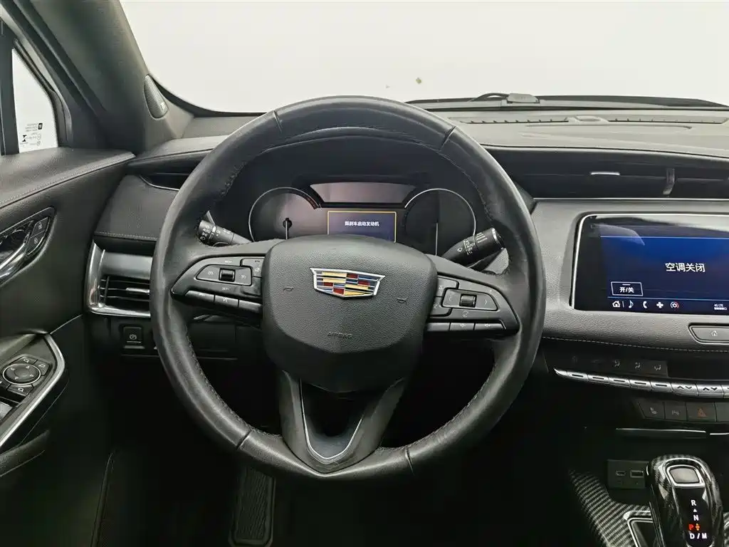 Cadillac XT4 2018 Model 28T 2WD Luxury фото 11