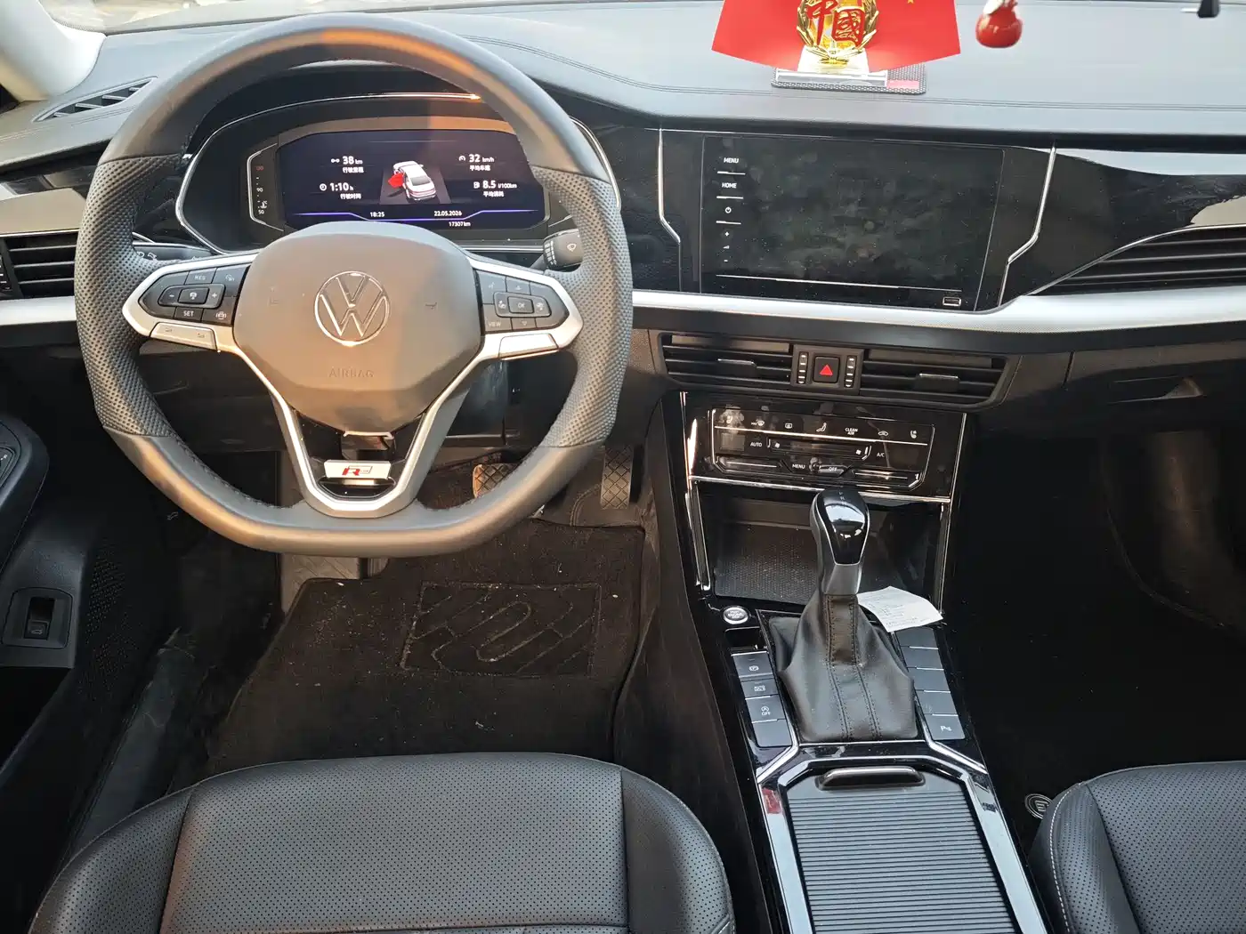Volkswagen Passat 2025 Outstanding 380TSI Dragon Soaring Edition фото 5