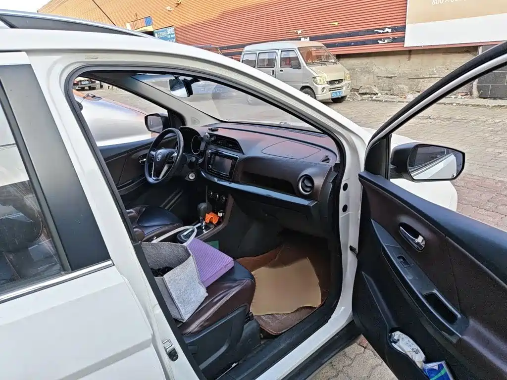 Venucia M50V 2018 2017 1.6L XL CVT Luxury
