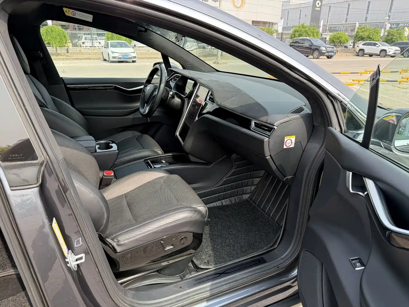 TESLA MODEL X