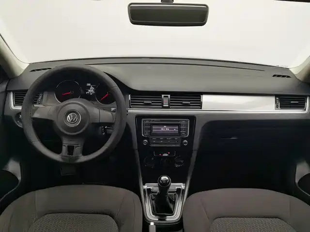 Volkswagen Bora 2013 1.6L Manual Fashion Model — фото 5