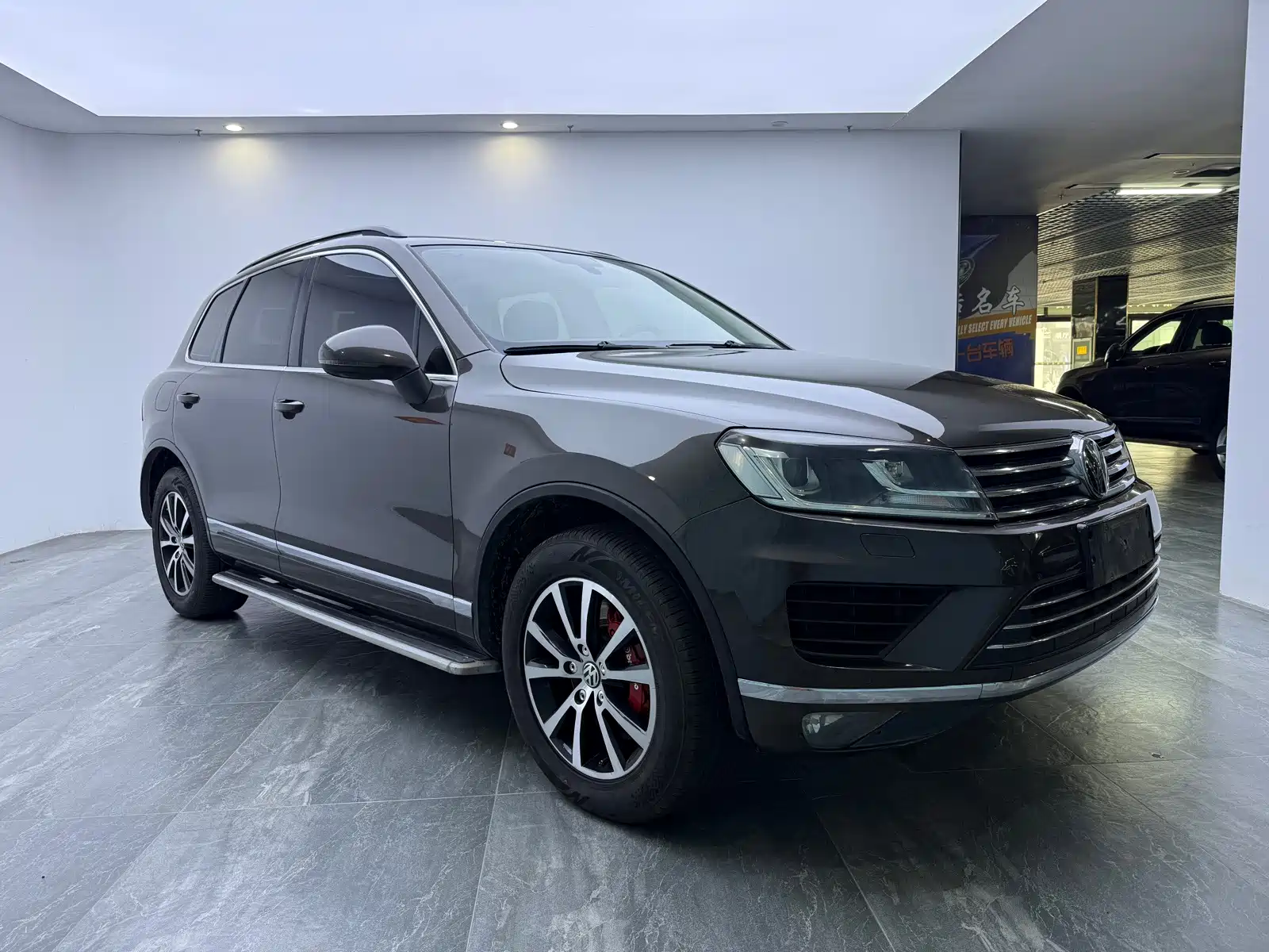 Фото 3 - Volkswagen Touareg