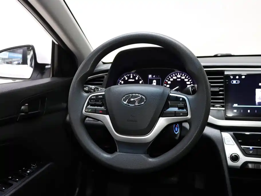 Hyundai Elantra 2016 Model 1.6L Automatic Smart Elite фото 13