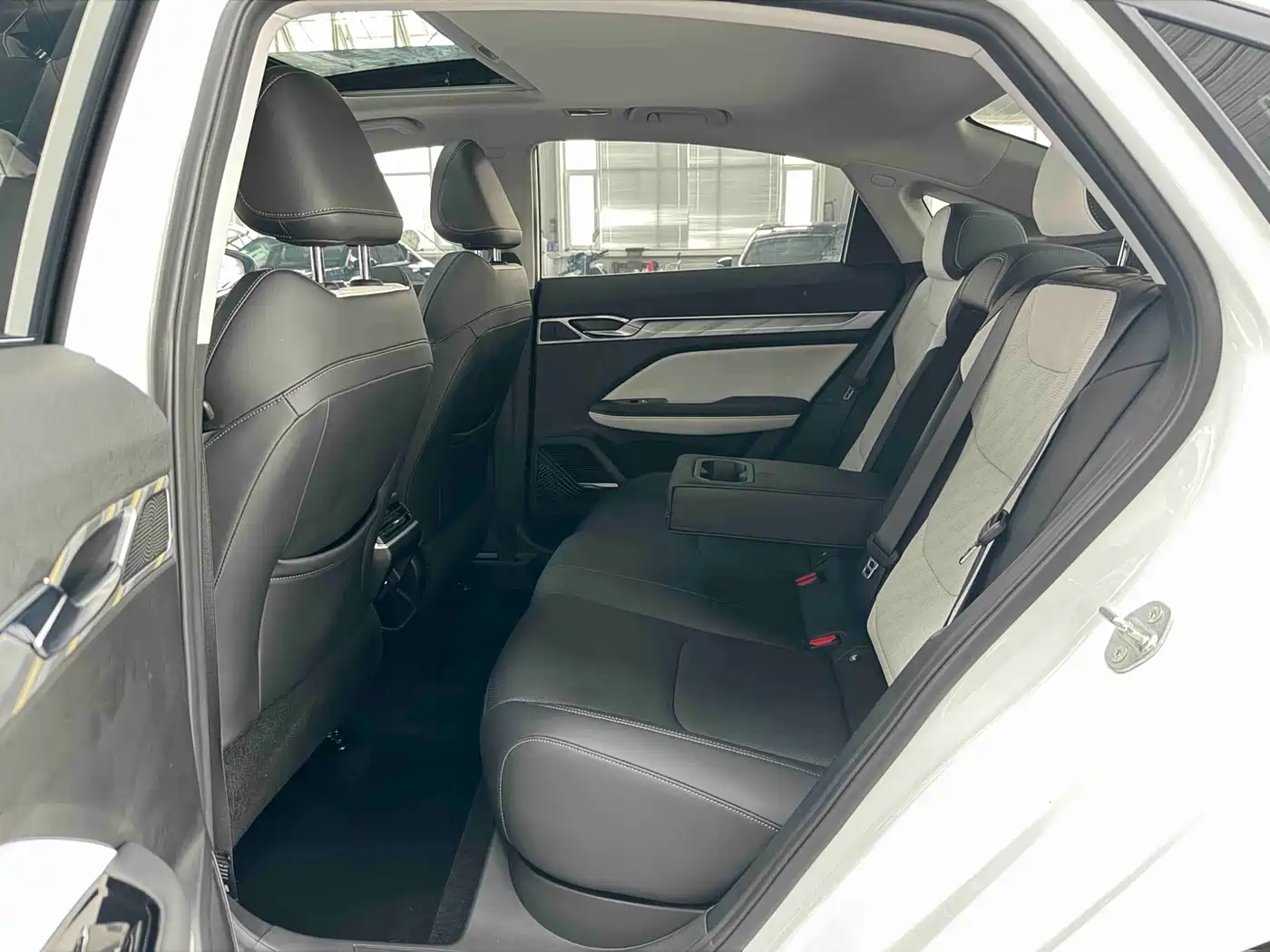 Geely Emgrand L 2022 2022 1.4T CVT Prestige Type