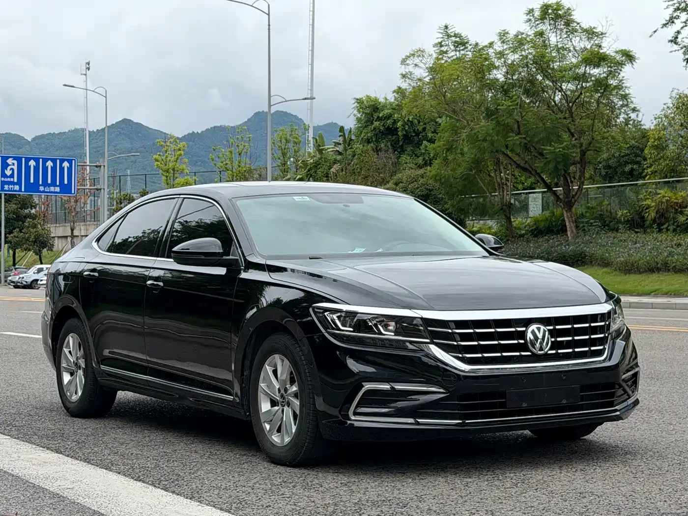 Photo 13 - Volkswagen Passat