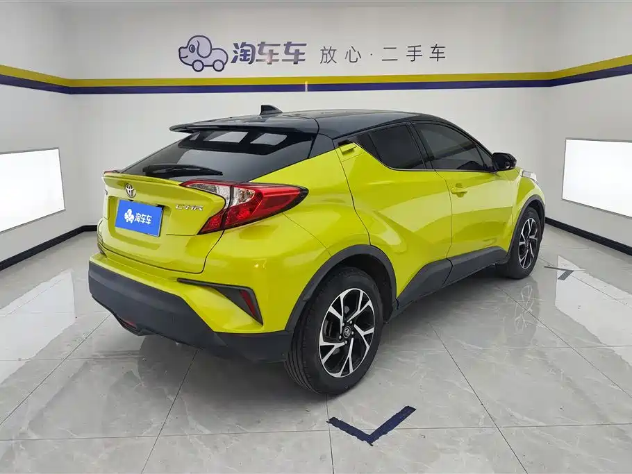 Toyota C-HR 2018 2.0L Leading Sunroof Edition China VI фото 3