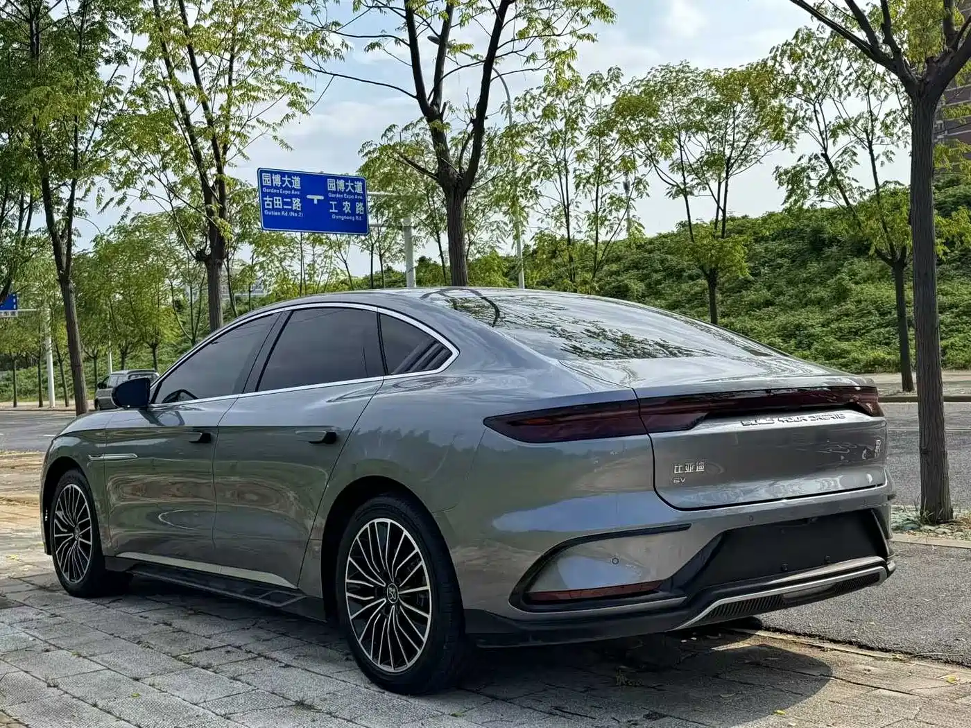 BYD Han 2023 EV Champion Edition 506KM FWD Premium фото 9