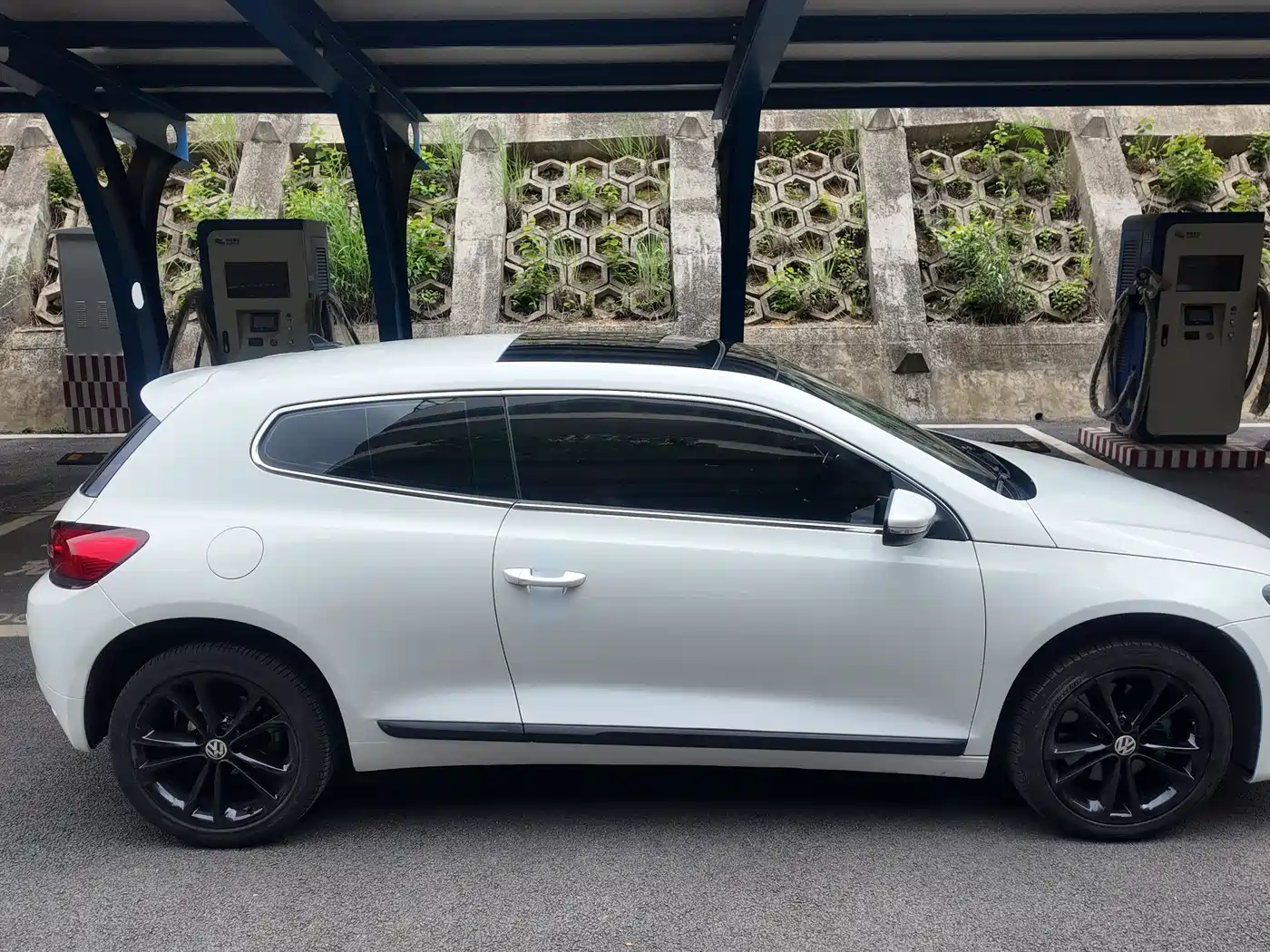 Volkswagen Scirocco 2011 Model R 2.0TSI фото 22