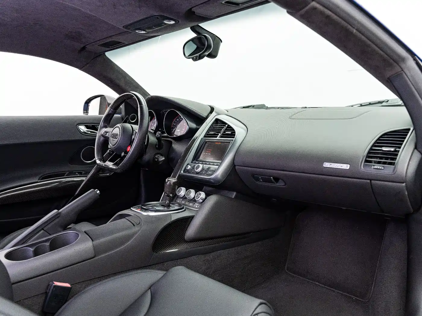 Audi R8 2010 5.2 FSI quattro фото 8