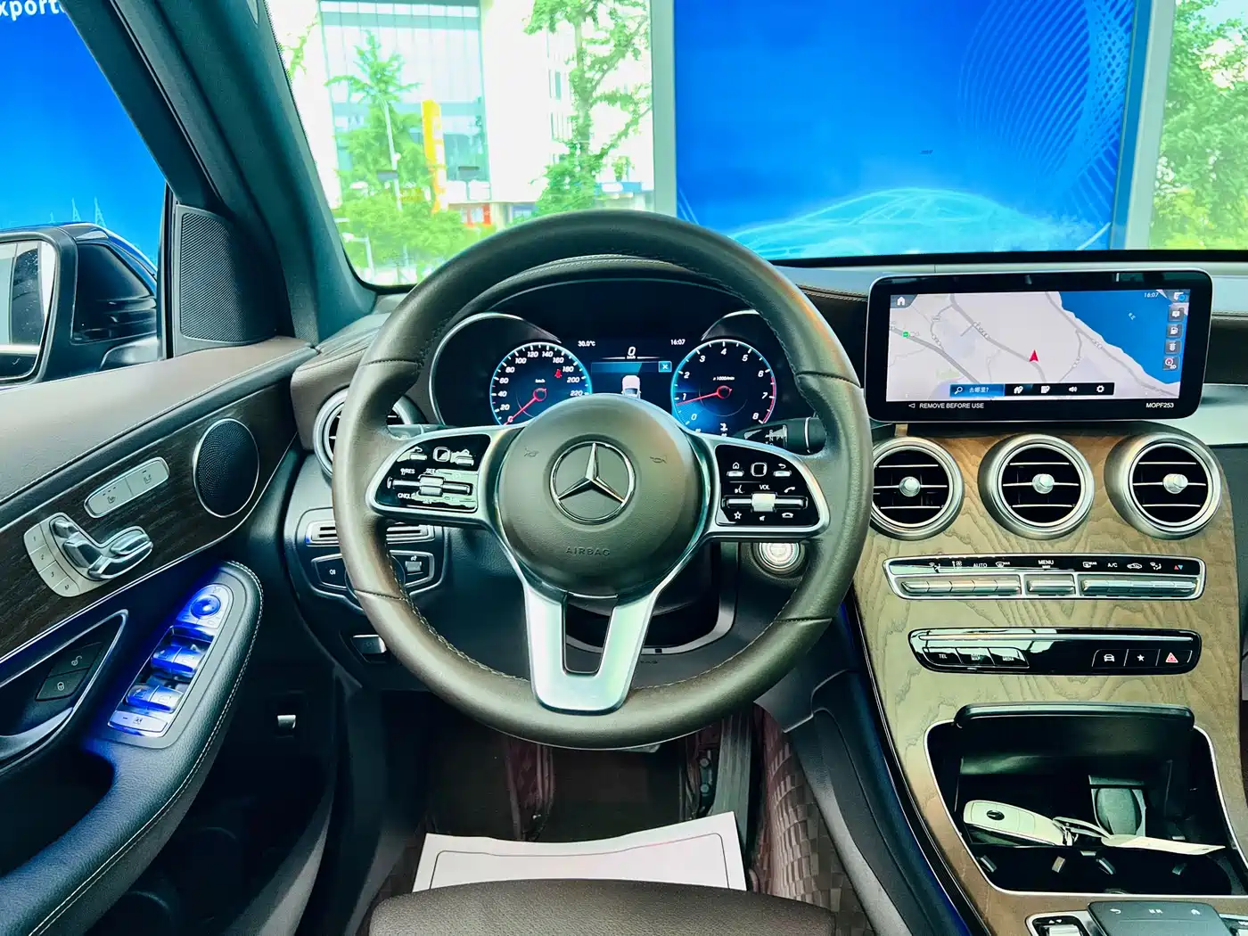 Mercedes-Benz GLC 2022 Model GLC 260 L 4MATIC Luxury Edition фото 17