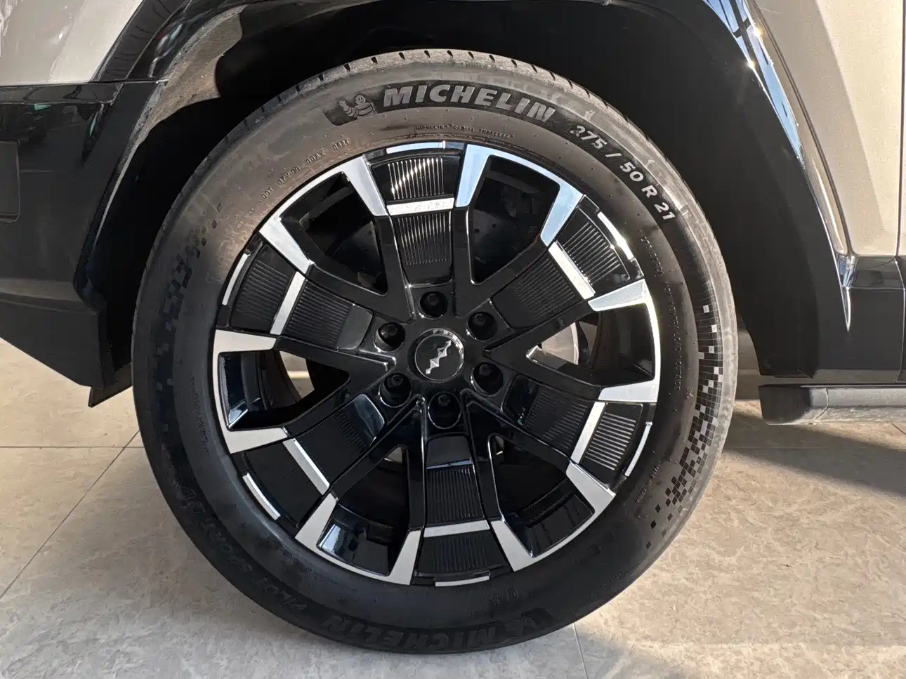 Fang Cheng Bao Leopard 8 2024 2025 Zhiyong Flagship 7-Seater